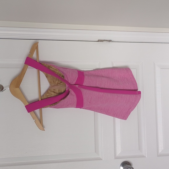 Lululemon training top - Picture 2 of 5